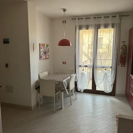 Red House Apartment *