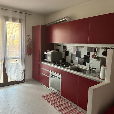 Red House Con Garage Apartment