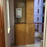 Red House Con Garage Apartment