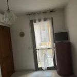 Red House Con Garage Apartment *
