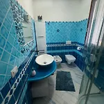 Red House Con Garage Apartment *